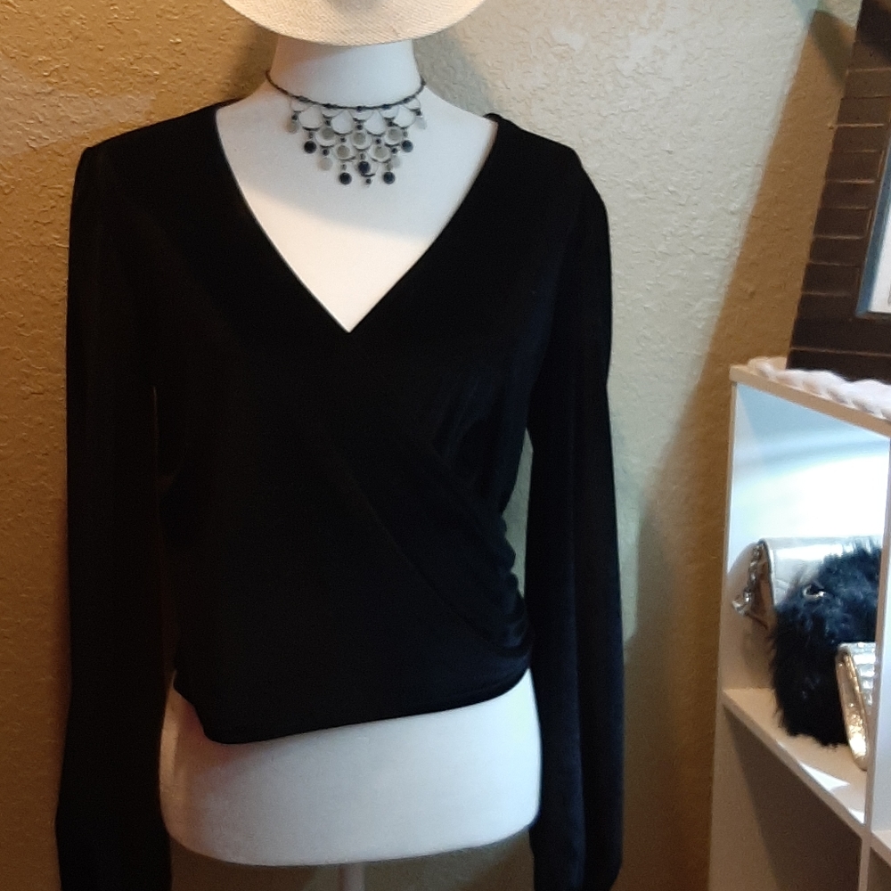 Arizona Black V-neck long-sleeved top size…